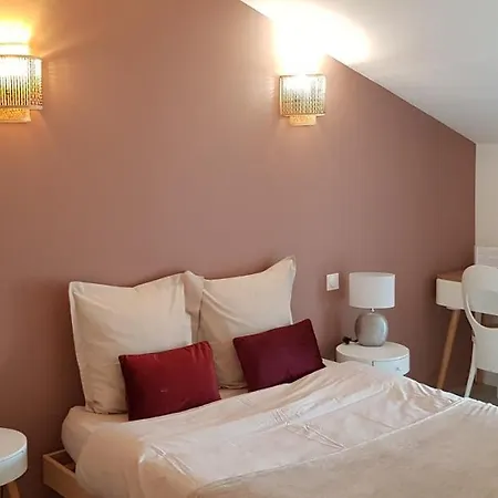 Bed & Breakfast Cour La Dame Chez Beatris Et Christophe Janson 3*