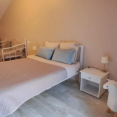 Cour La Dame Chez Beatris Et Christophe Janson Bed & Breakfast Les Grandes-Loges