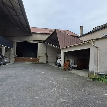 Cour La Dame Chez Beatris Et Christophe Janson Bed & Breakfast