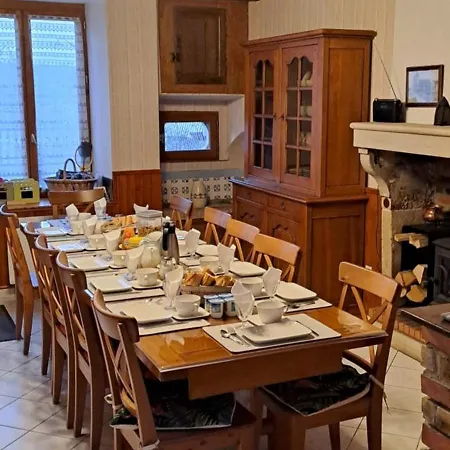 Cour La Dame Chez Beatris Et Christophe Janson Bed & Breakfast Les Grandes-Loges