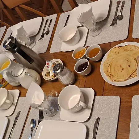 Cour La Dame Chez Beatris Et Christophe Janson Bed & Breakfast Les Grandes-Loges