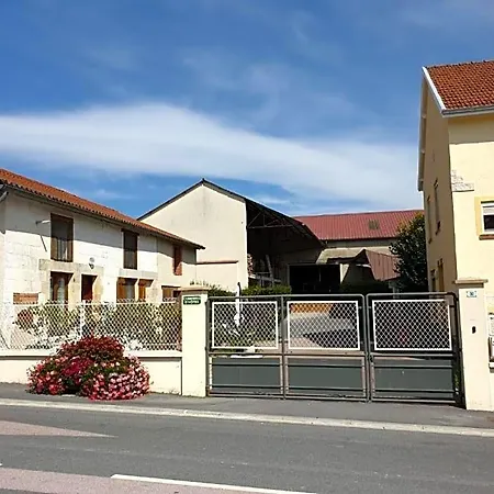 Cour La Dame Chez Beatris Et Christophe Janson 3*