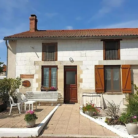 Cour La Dame Chez Beatris Et Christophe Janson