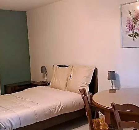 Cour La Dame Chez Beatris Et Christophe Janson Bed & Breakfast Les Grandes-Loges