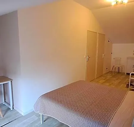 Cour La Dame Chez Beatris Et Christophe Janson Bed & Breakfast
